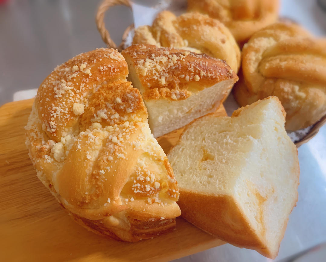 鲜奶花生手撕面包