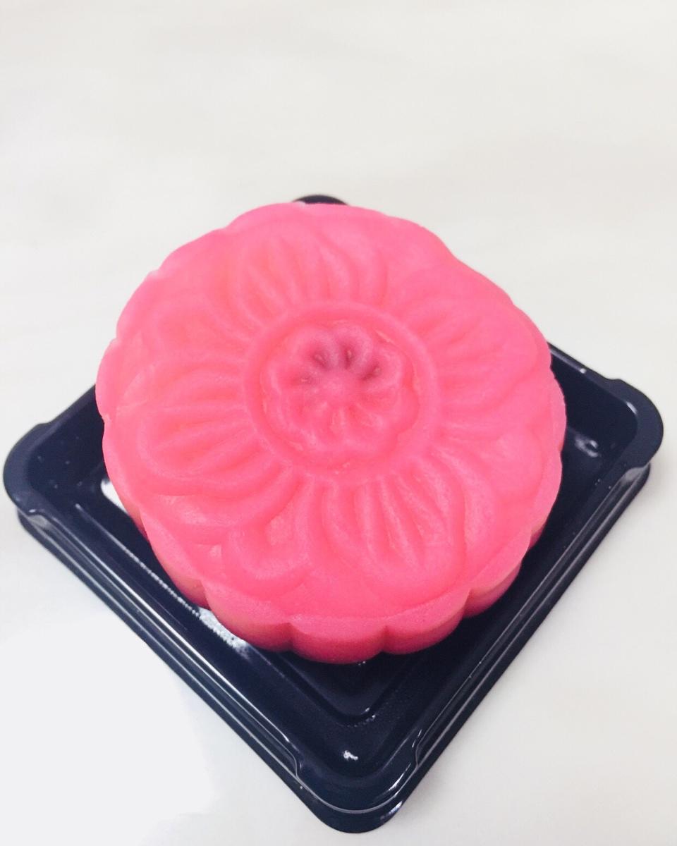 绿豆沙蛋黄冰皮月饼