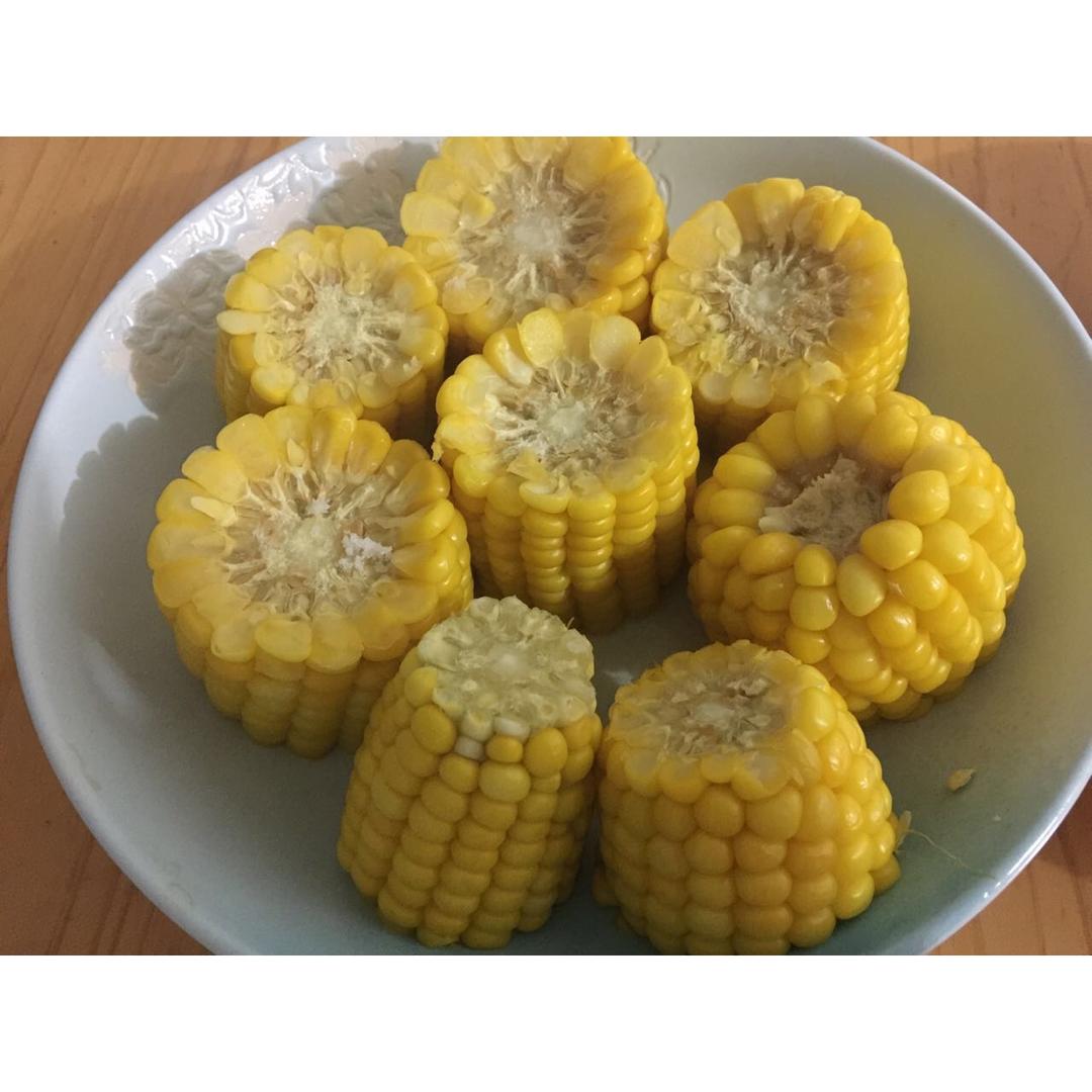 小猴儿1做的蒸玉米