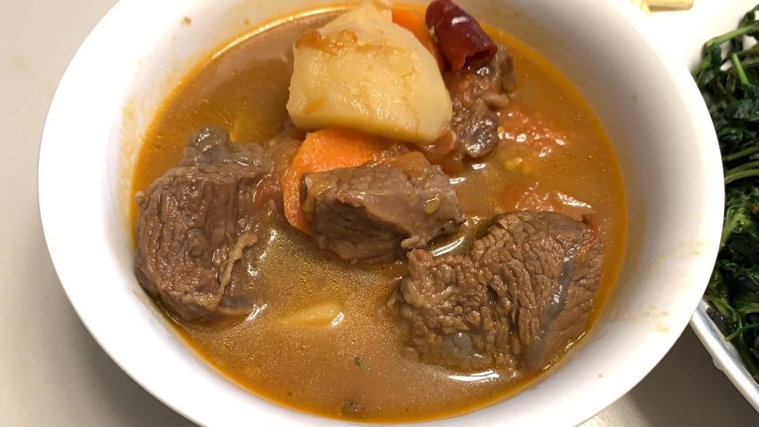 番茄土豆胡萝卜牛腩（牛肉鲜嫩的独家秘诀）