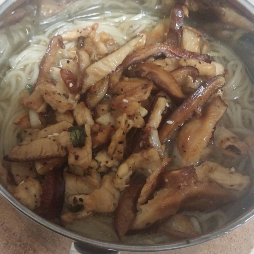 香菇鸡肉面（无技巧十五分钟做好！）