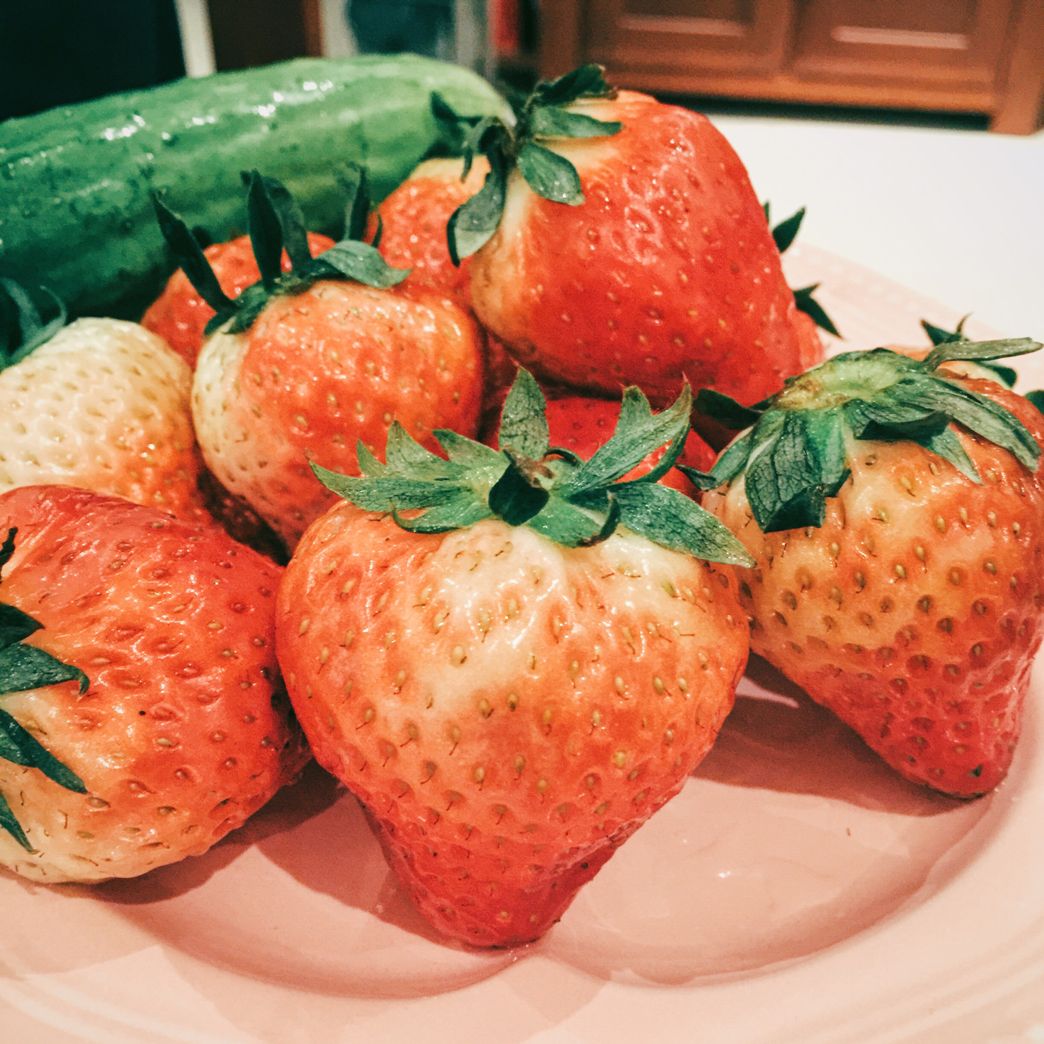 今冬第一颗草莓