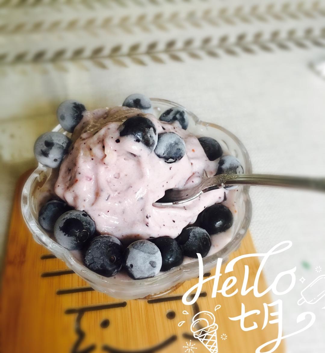 蓝莓香蕉冰淇淋