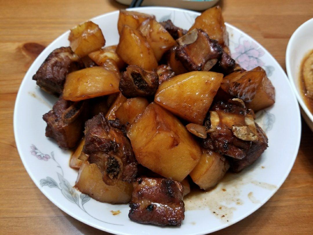 土豆焖排骨(广式）