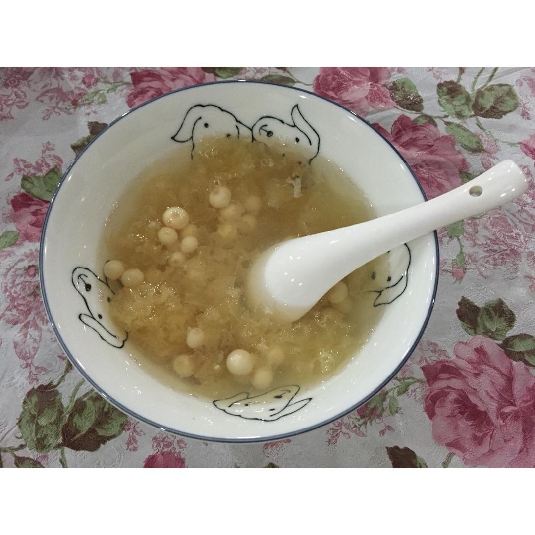 红枣银耳莲子羹