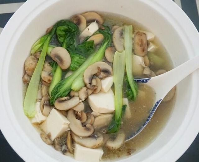 蘑菇豆腐青菜汤的做法