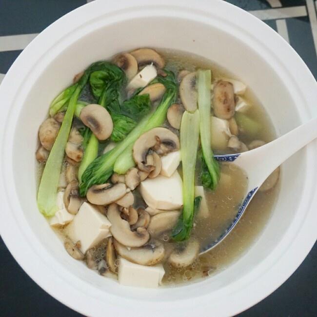 蘑菇豆腐青菜汤的做法
