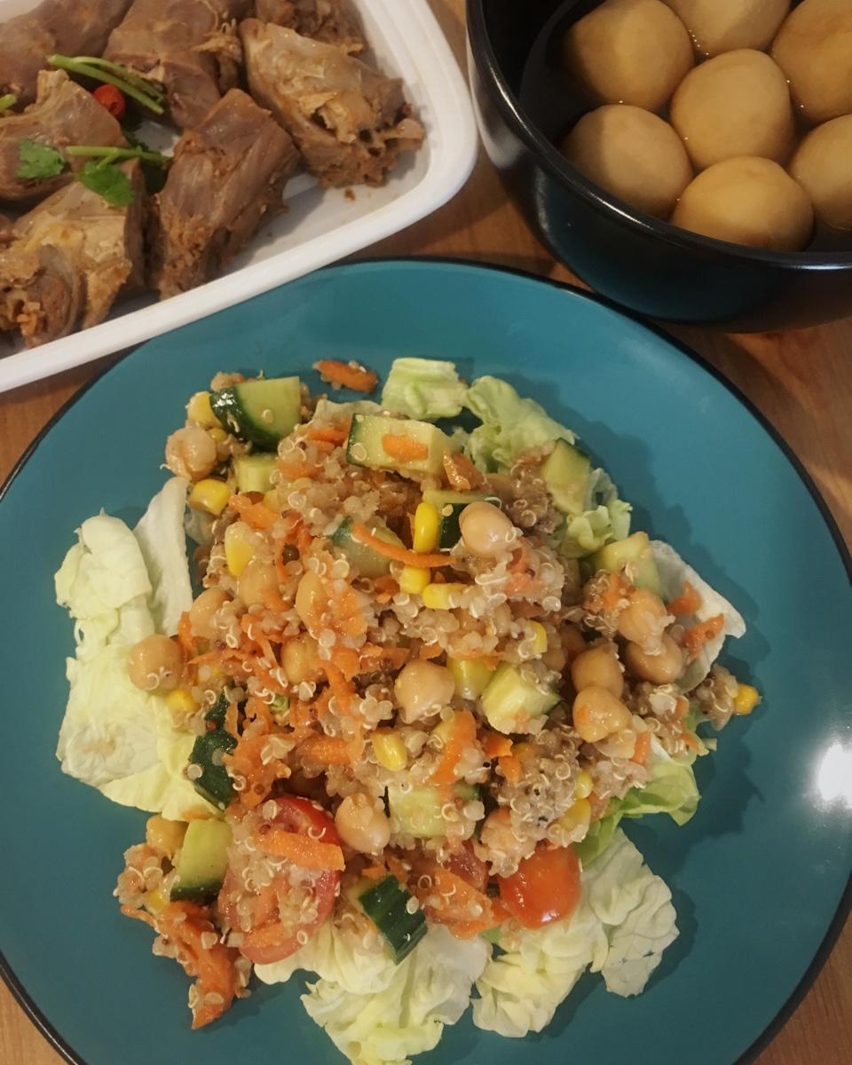 藜麦鹰嘴豆沙拉