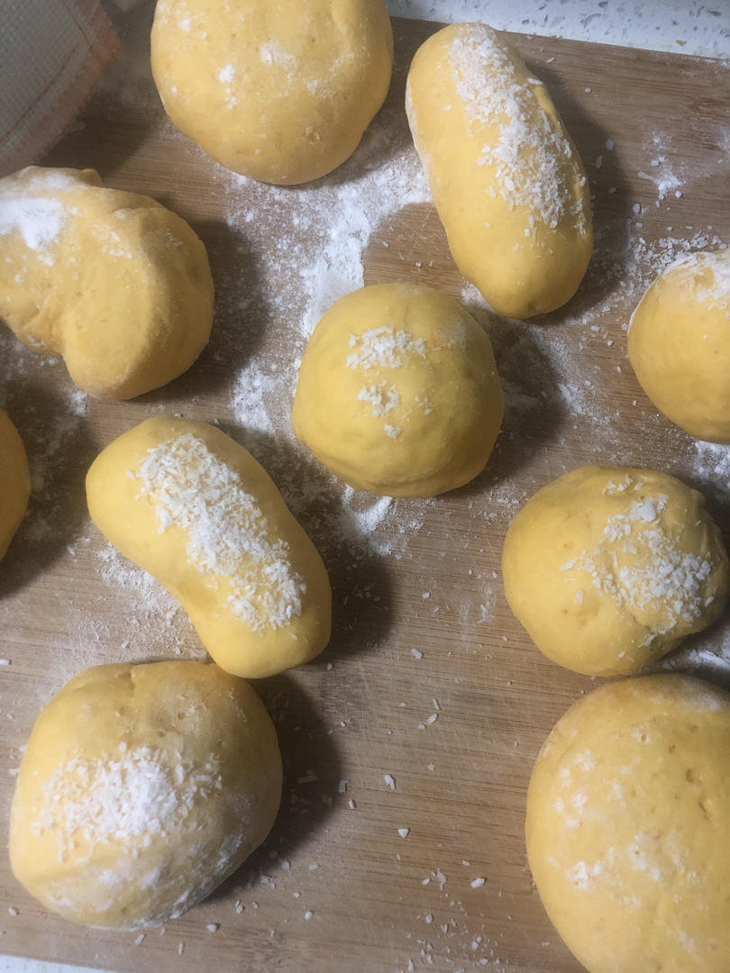 不加一滴水，松软香甜的南瓜馒头