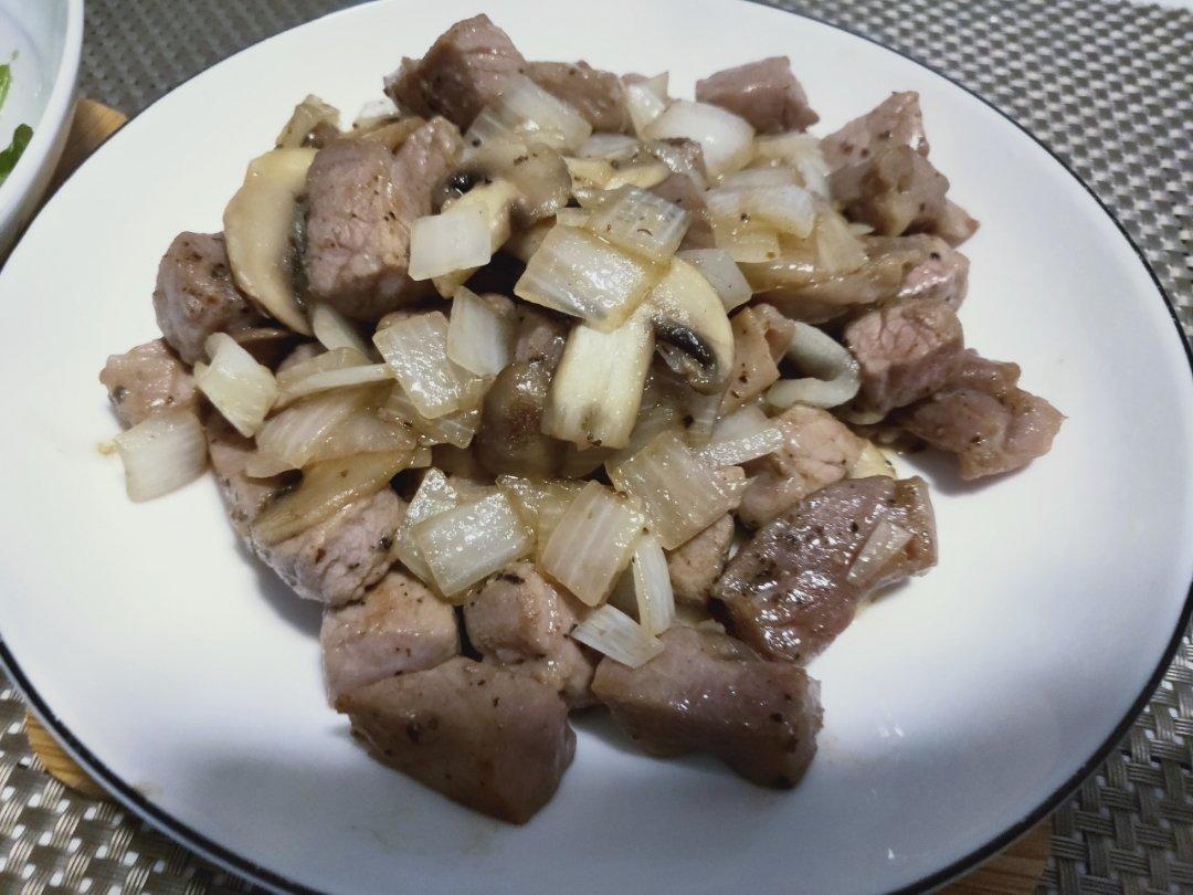 洋葱蘑菇炒牛排