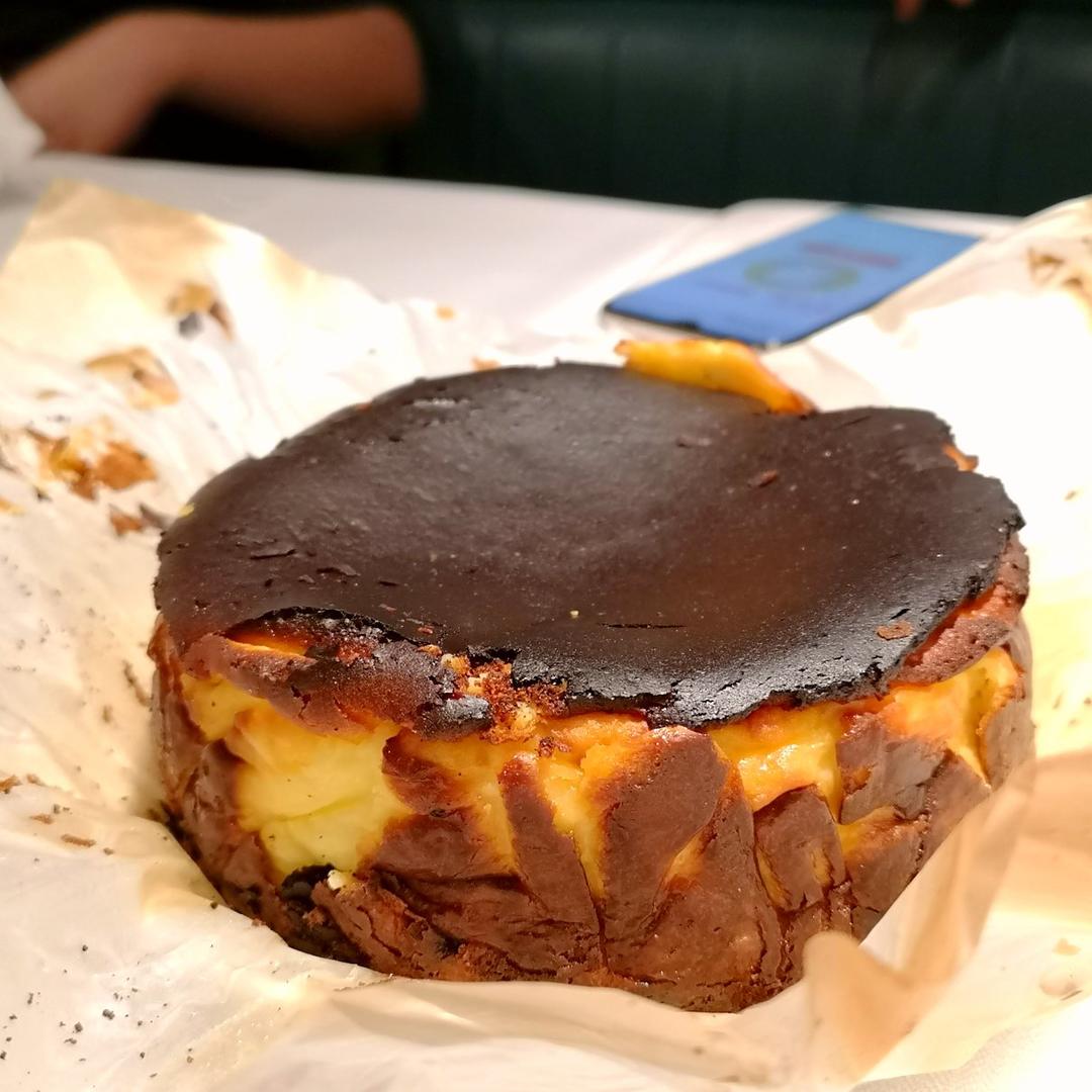 龙致做的烧伤的奶酪蛋糕burntcheesecake
