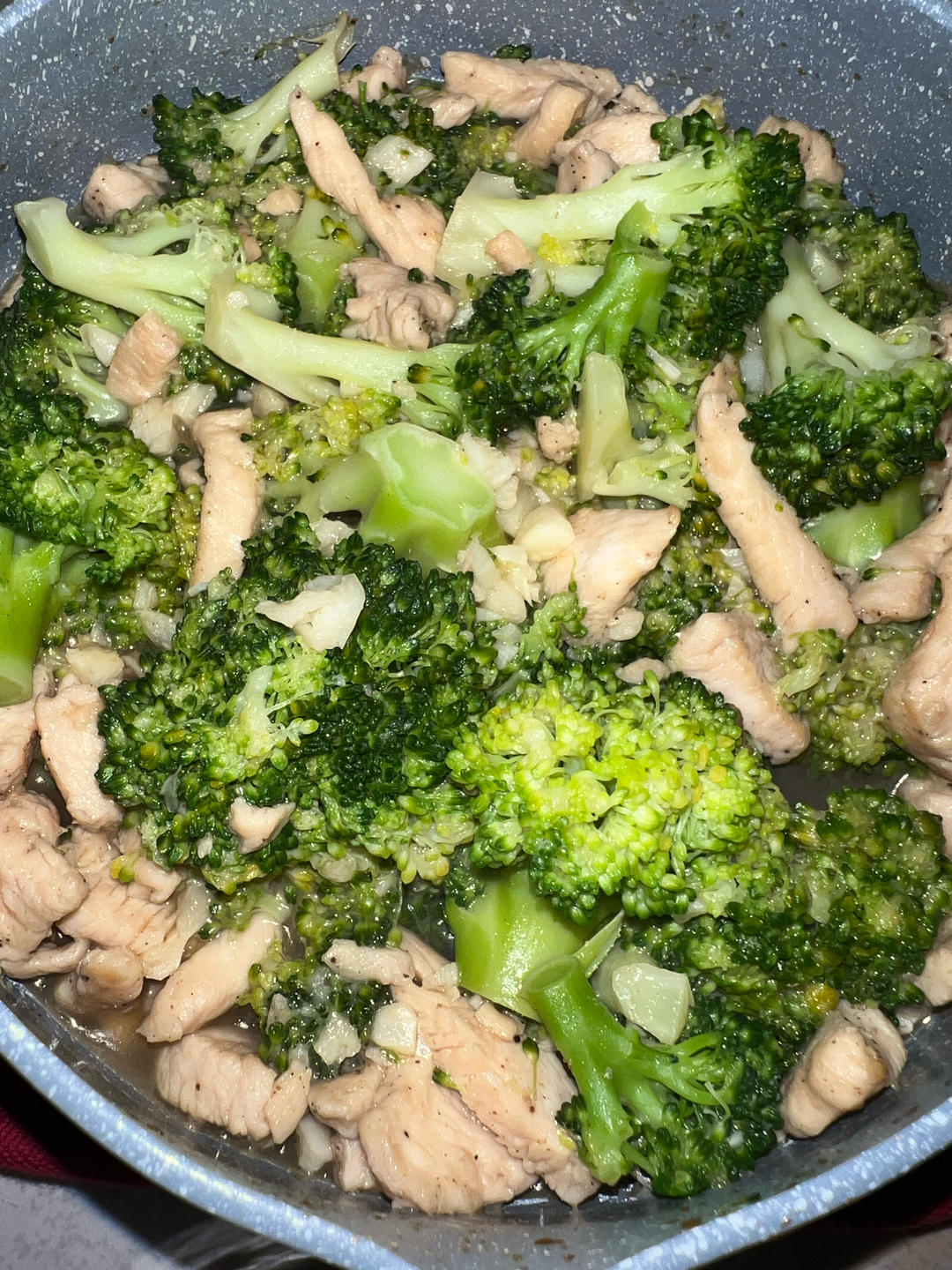 鸡胸肉炒西兰花