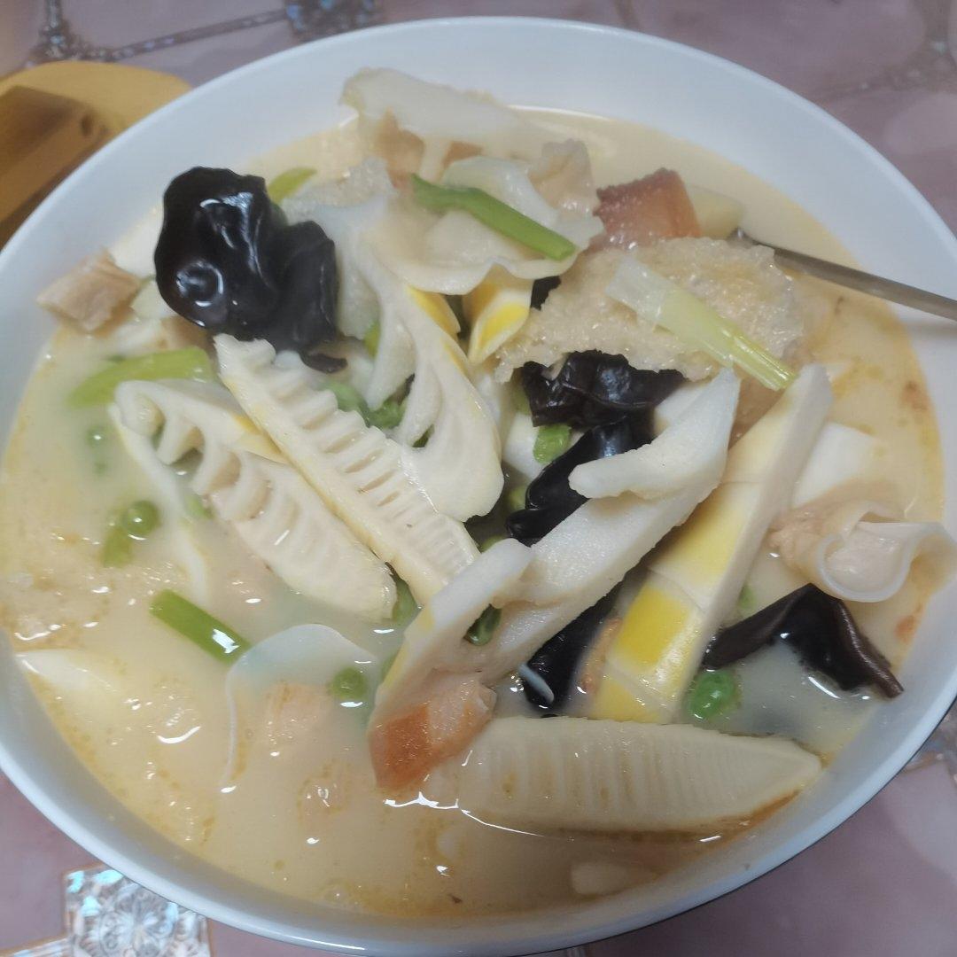 蚕豆咸肉焖春笋/春三鲜