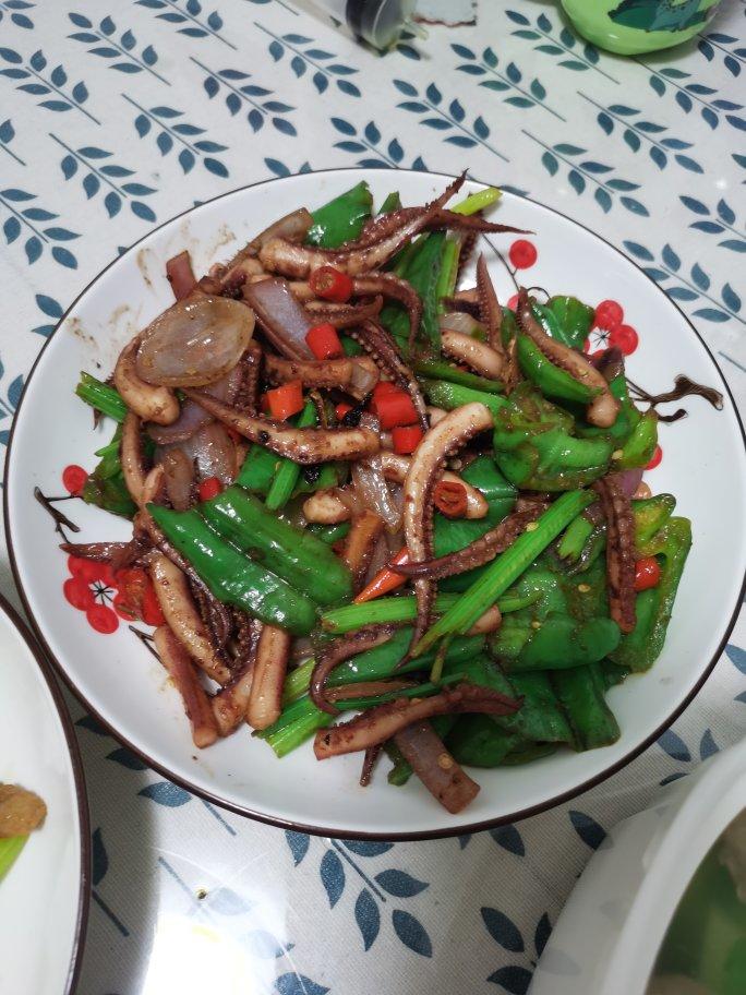 爆炒鱿鱼须，加上这一步，可以与铁板鱿鱼媲美