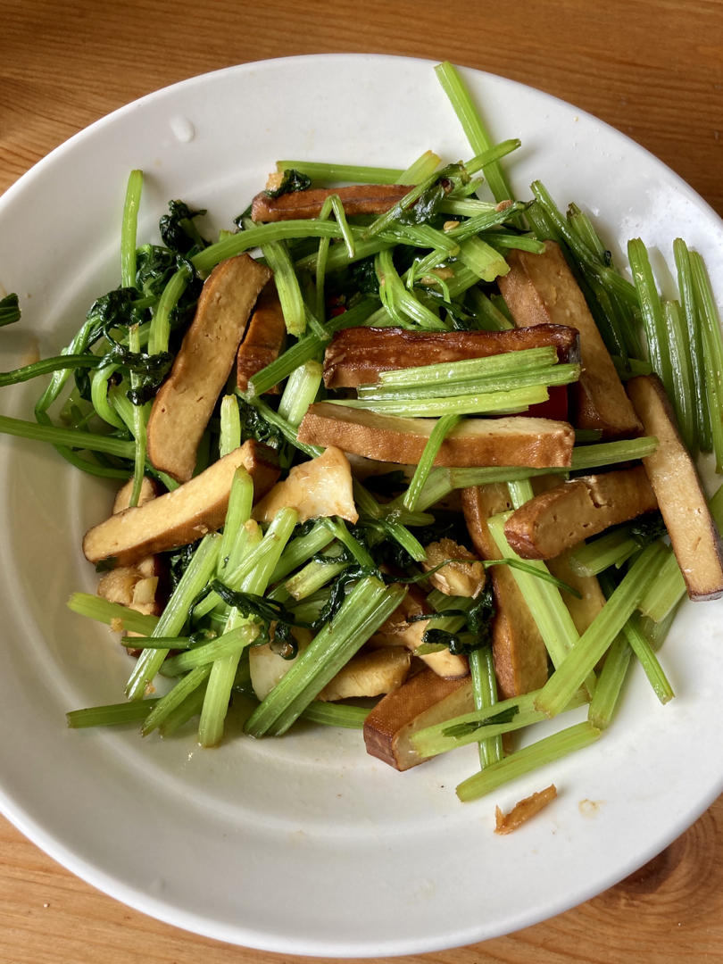 素菜：芹菜炒豆腐干