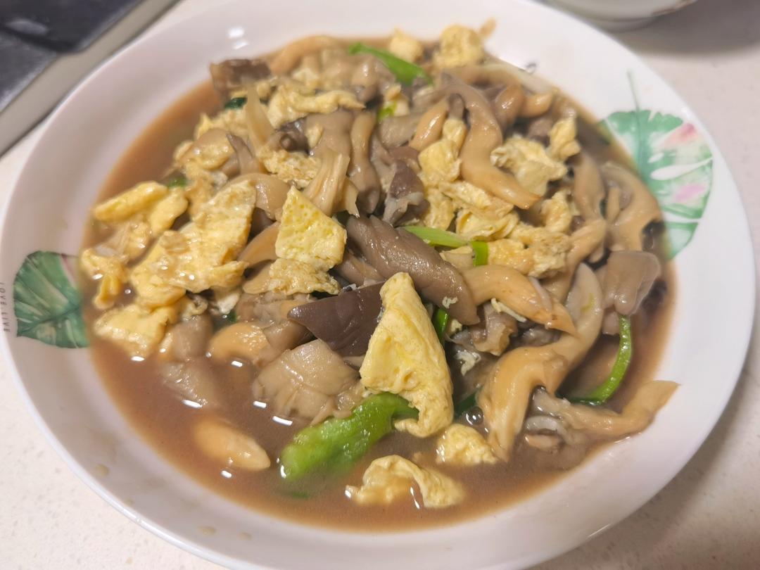 平菇青椒炒鸡蛋 好吃又营养的超快手家常菜