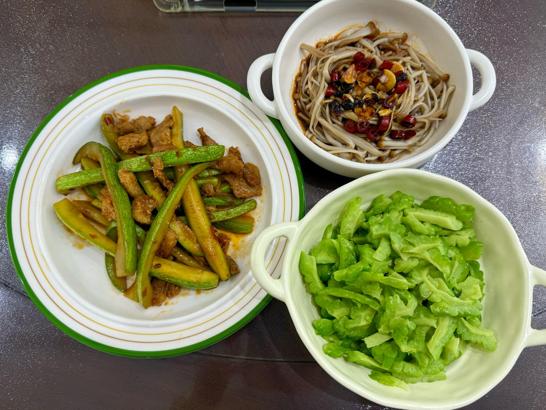 西葫芦炒肉(干锅西葫芦)