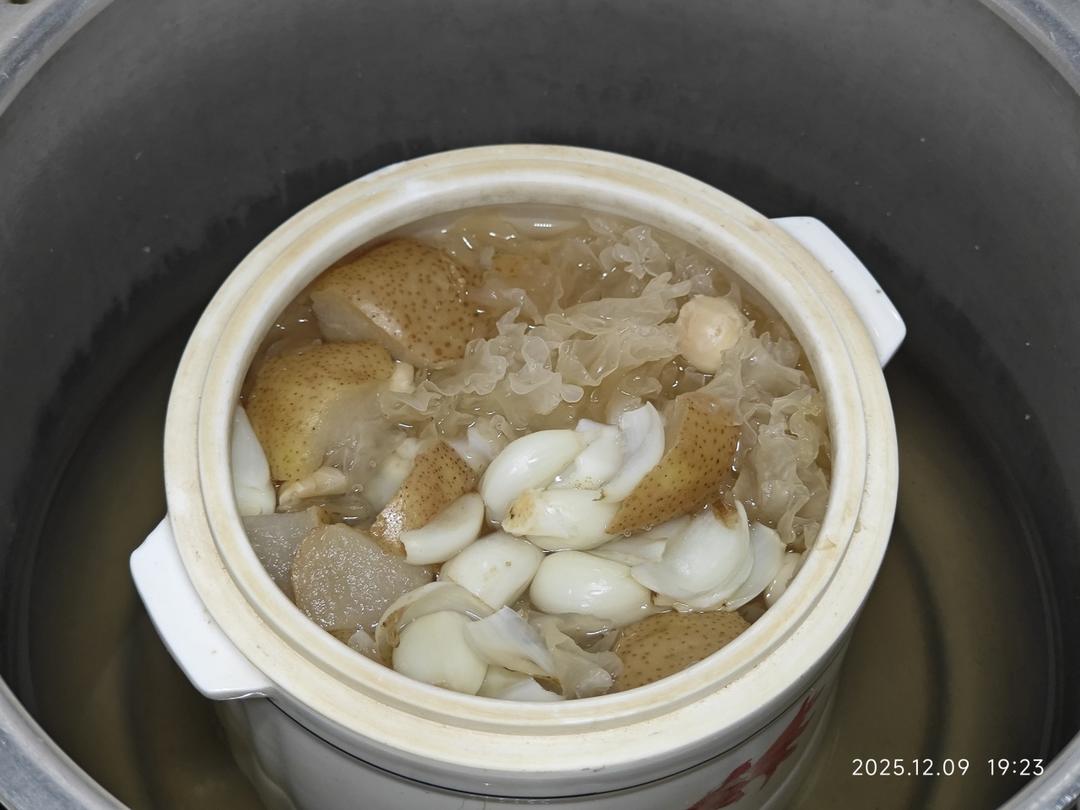 冰糖雪梨银耳汤