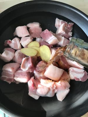 堂妈小厨——小土豆红烧肉的做法 步骤3