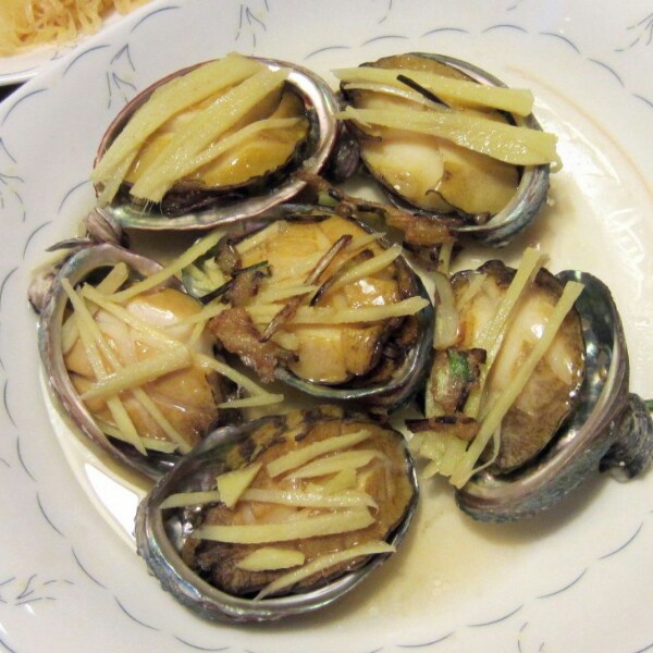 蒜蓉蒸鲜鲍鱼