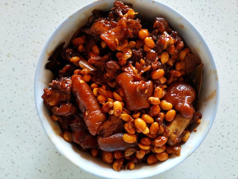 流口水的黄豆炖猪蹄