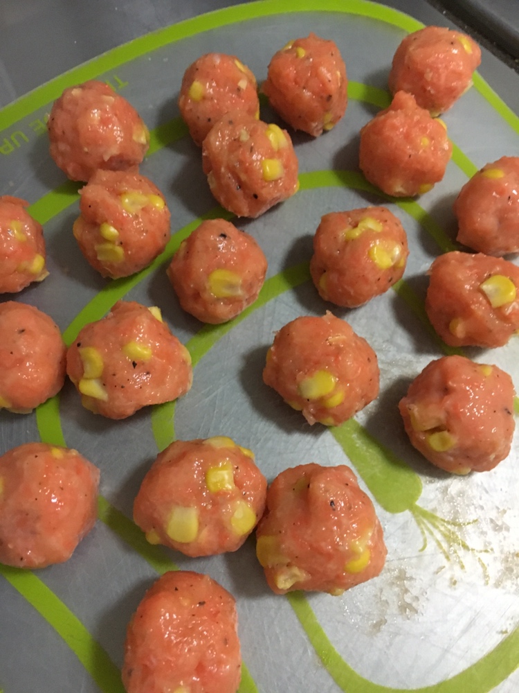 番茄鸡肉丸子煲的做法 步骤2