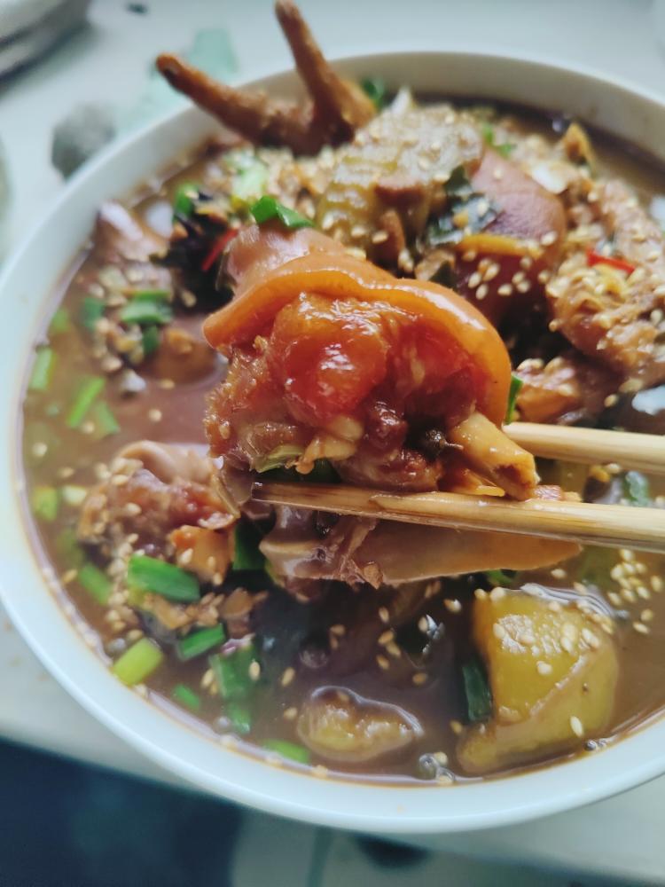 鸡爪猪蹄煲（胶原蛋白爆炸）