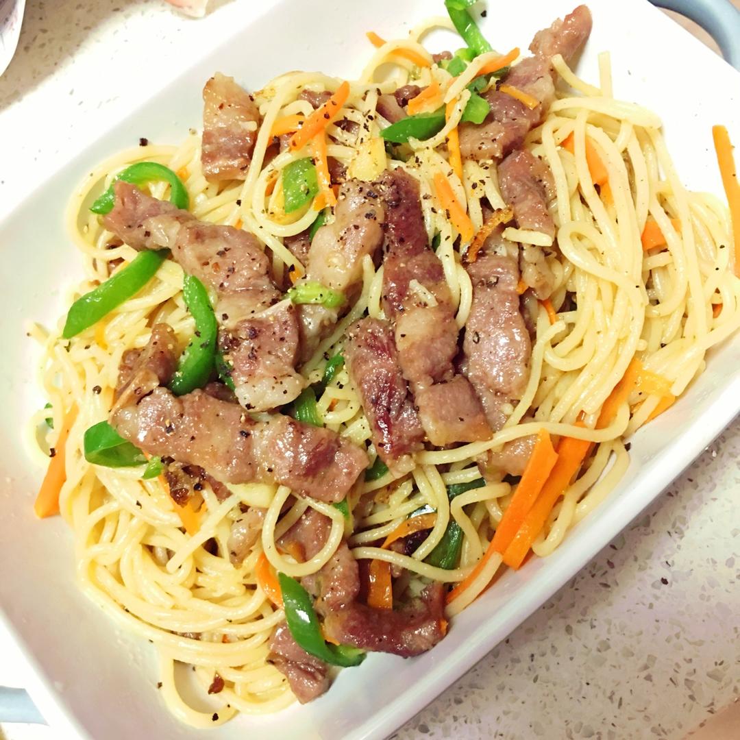 肉藤藤#黑椒牛肉炒意粉