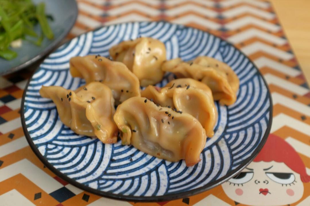 速冻水饺吃腻了吗~变锅贴吧(๑´ڡ`๑)