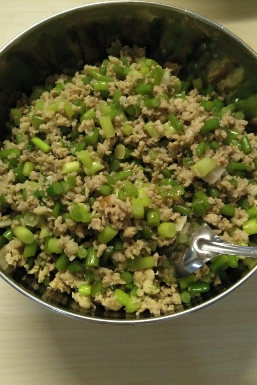 炒苍蝇头（蒜薹炒肉沫）