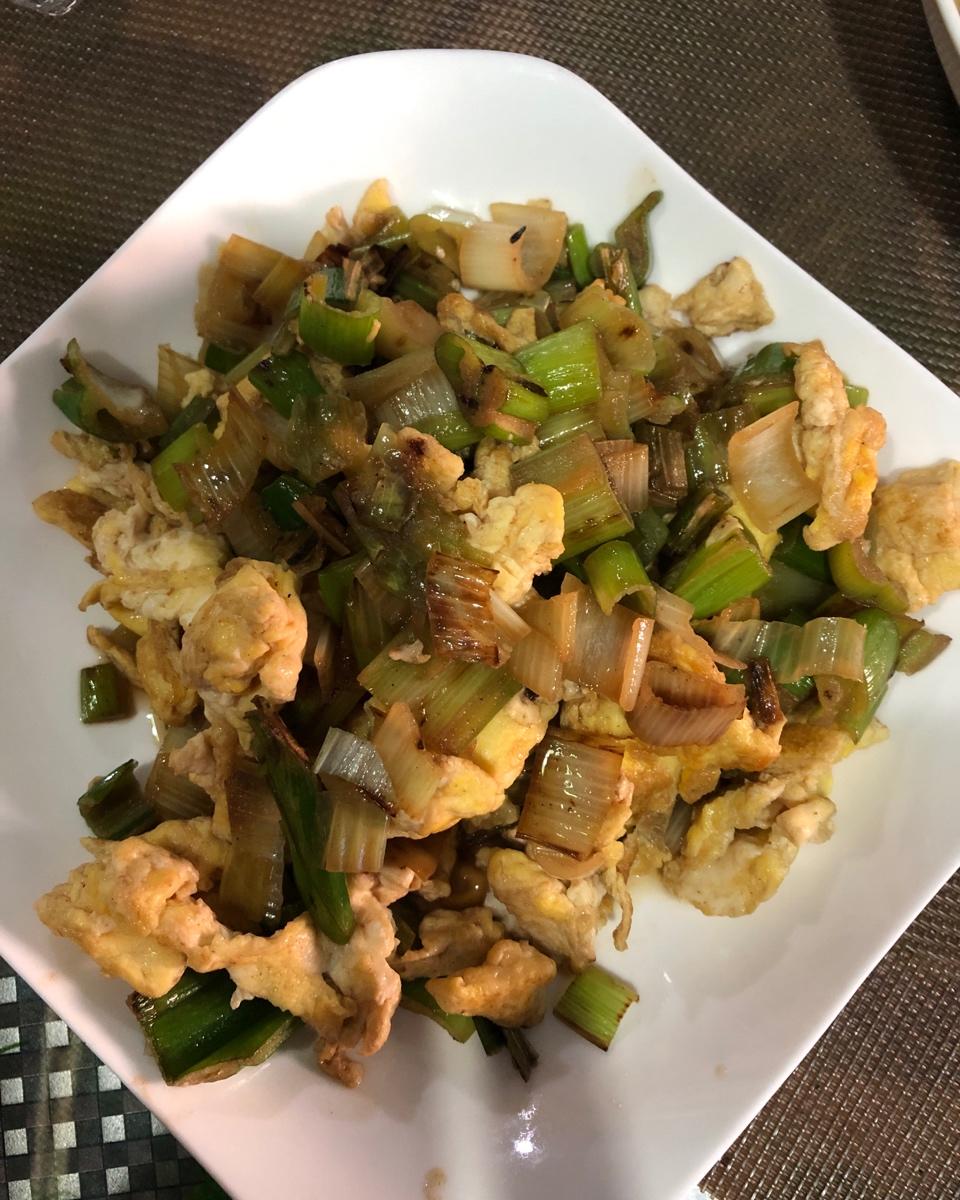 嘟妈厨房1做的超下饭的大葱炒鸡蛋