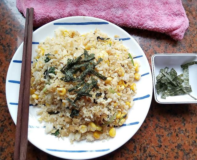 海苔虾米炒饭的做法
