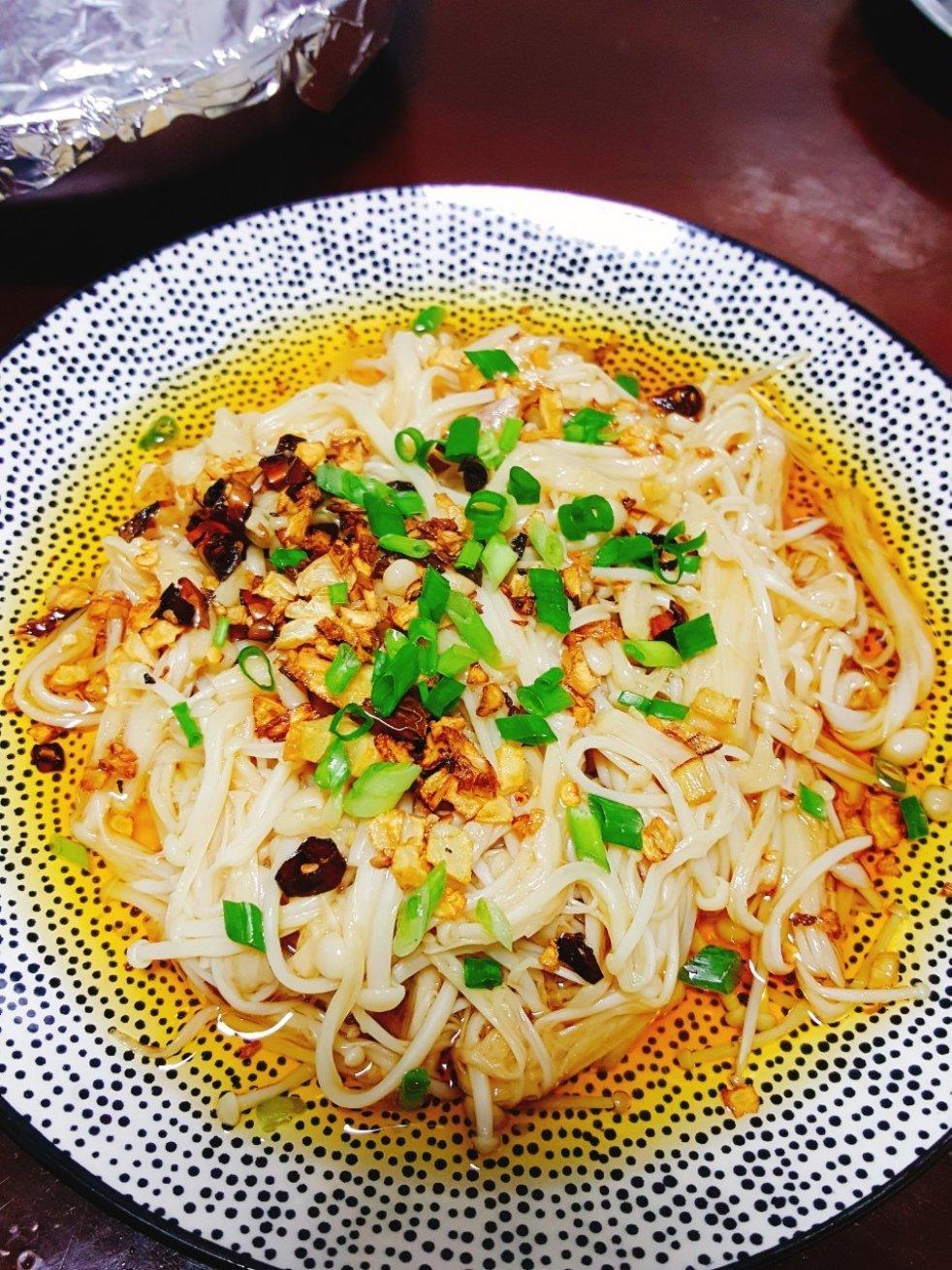 凉拌金针菇