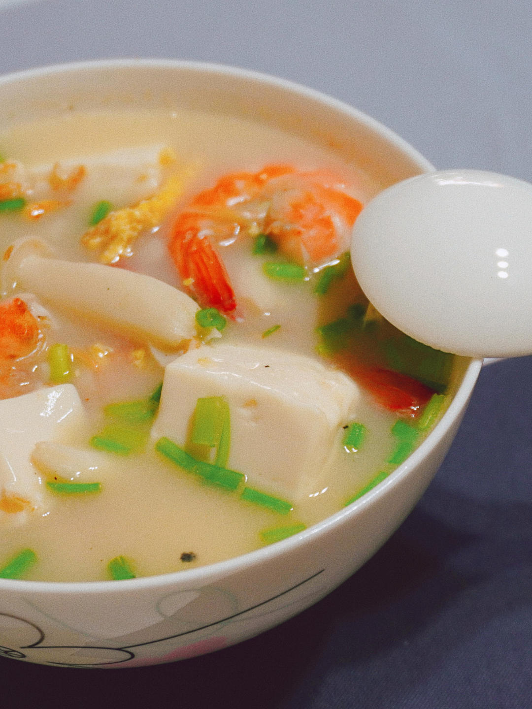 鲜虾菌菇豆腐汤