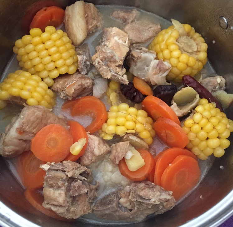 melody三思做的排骨炖玉米