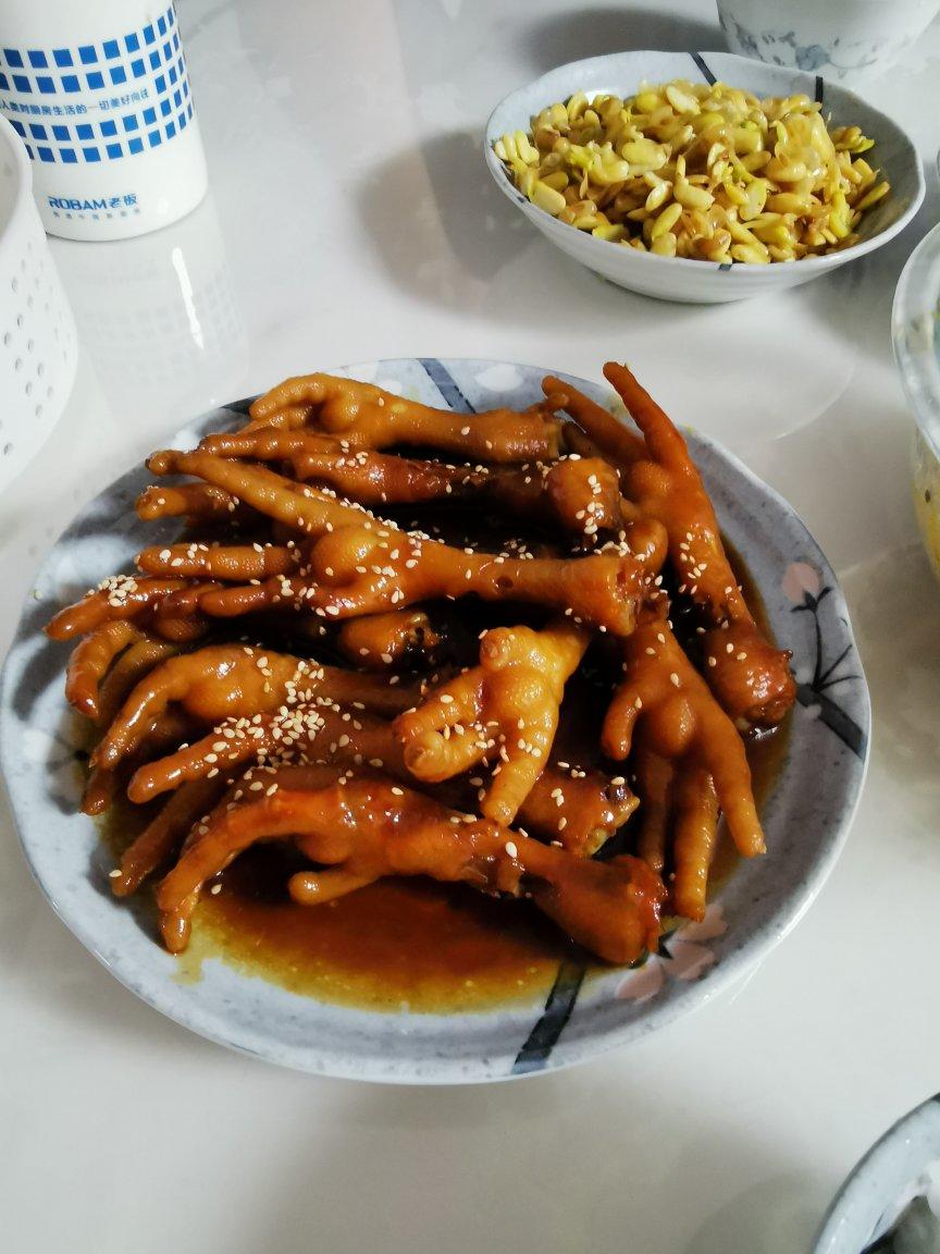 好吃到手指都吃掉的卤鸡爪