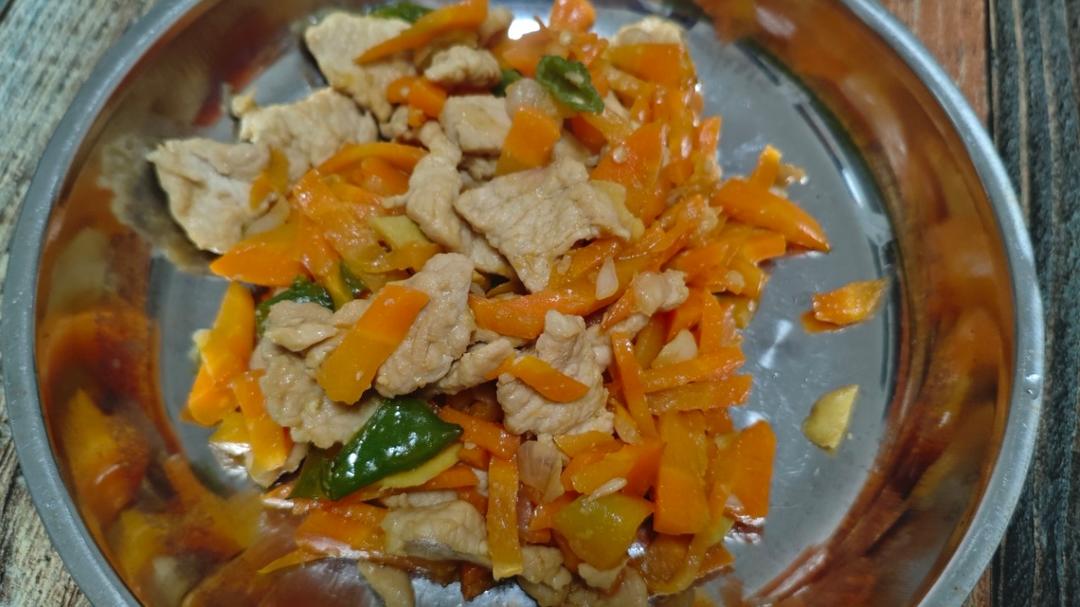 超级下饭胡萝卜丝炒肉