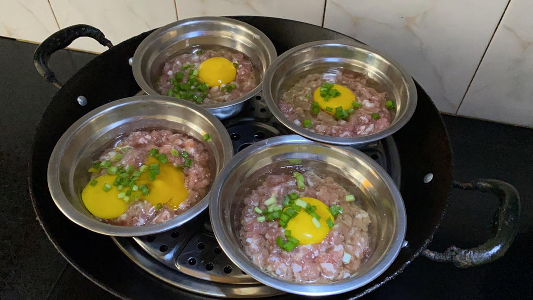 喜欢动手的大馋猫做的肉馅蒸蛋