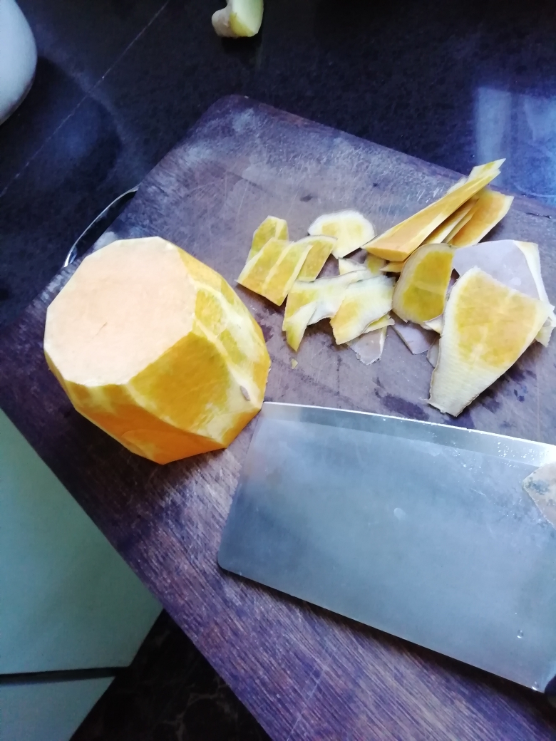 蛋黄焗南瓜的做法 步骤2