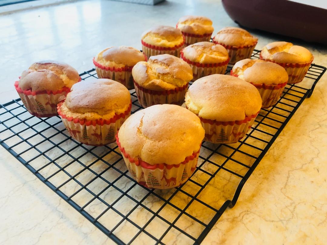 bobo小雅做的最好吃的肉松拔丝小蛋糕(秒杀各种小烘焙坊~)