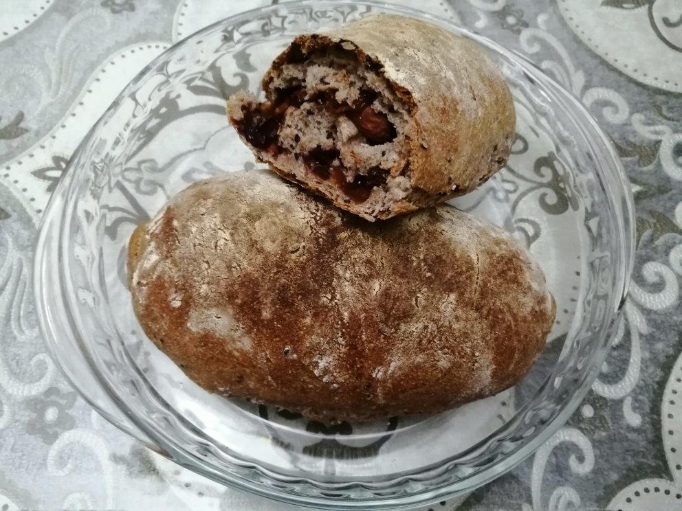 意大利面包蔓越莓夏巴塔，无油的哦！里面组织柔软，蔓越莓干的香甜酸，口感非常的好