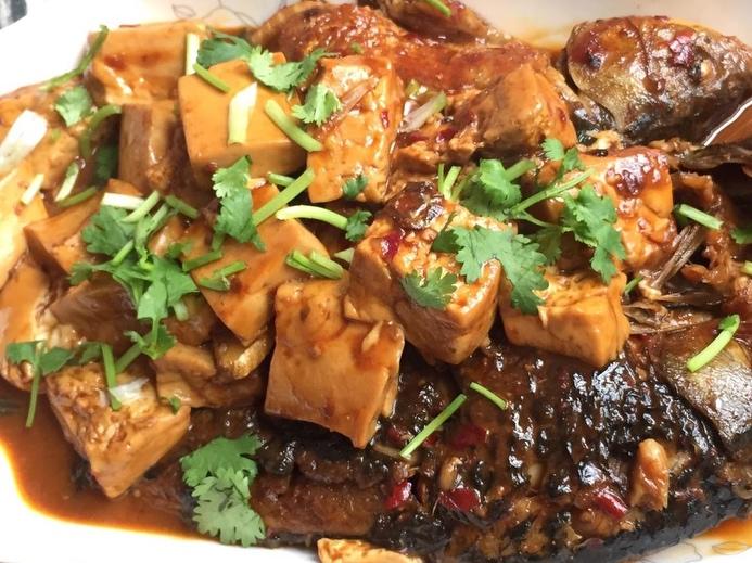 豆腐烧鲫鱼的做法