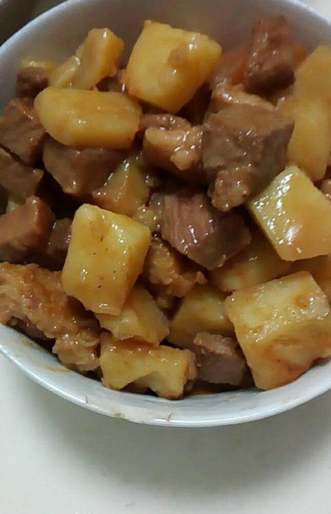 土豆闷猪肉