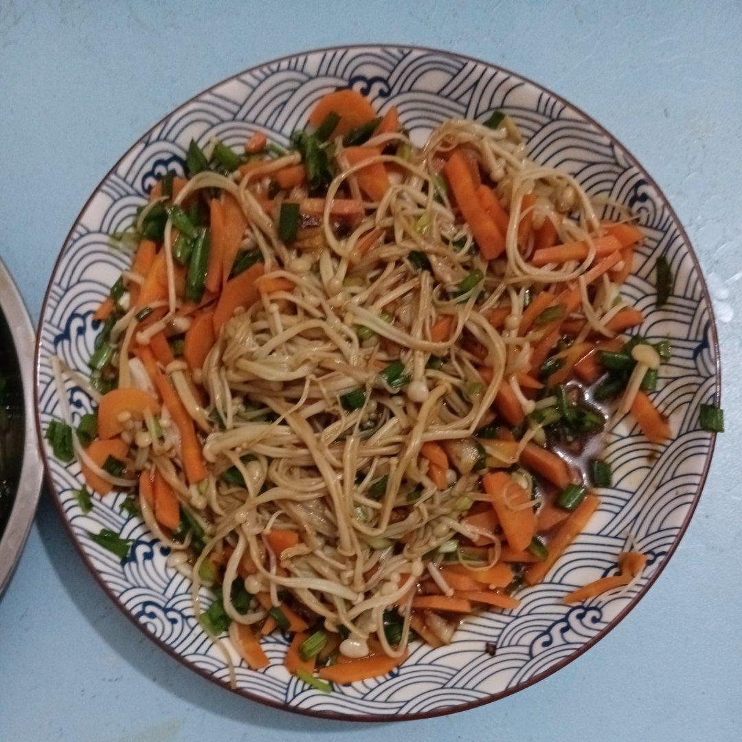 米饭杀手，好吃到舔盘的胡萝卜拌金针菇，10分钟就可以搞定