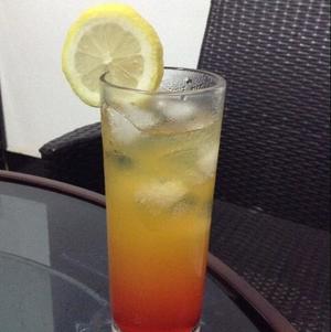 Tequila Sunrise 龙舌兰日出鸡尾酒的做法 步骤1