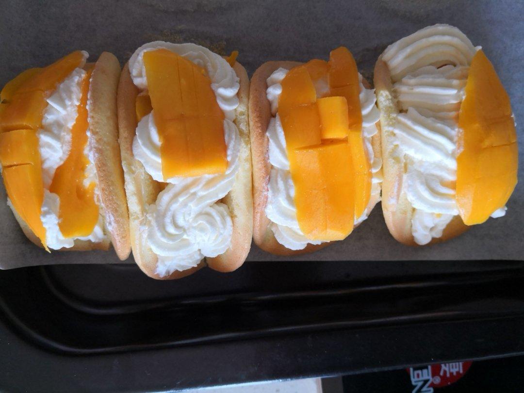 韩国最热门的甜品店Le Bread Lab的草莓蛋糕卷