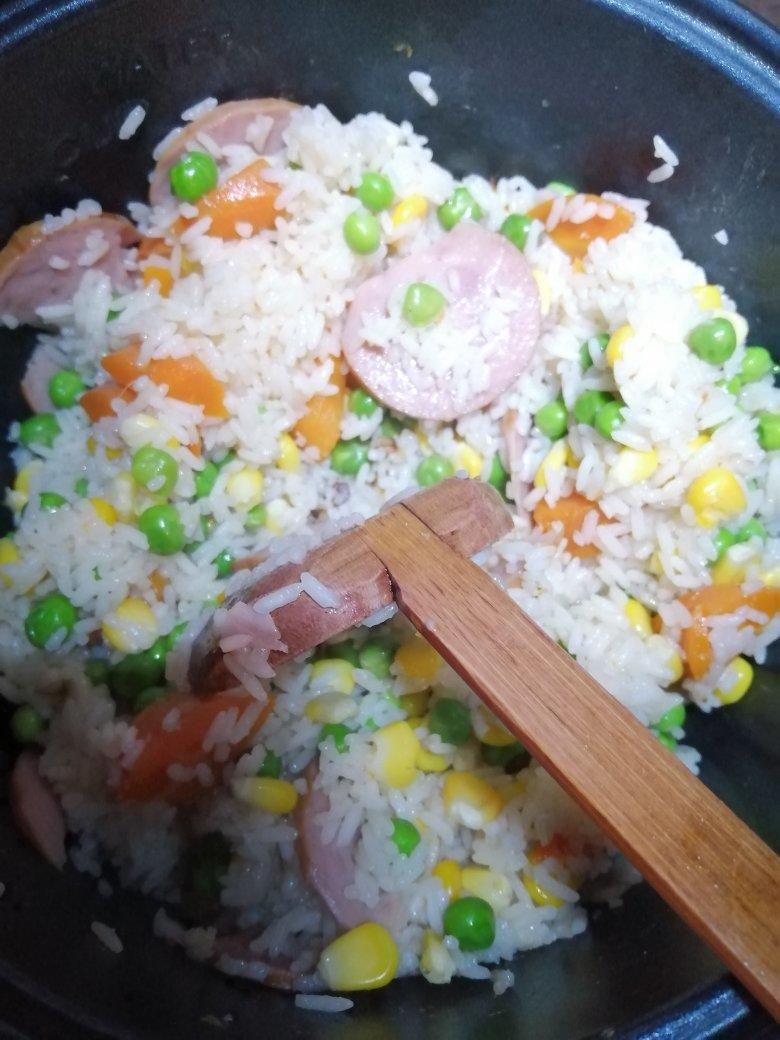 豌豆腊肠糯米饭（电饭锅版）