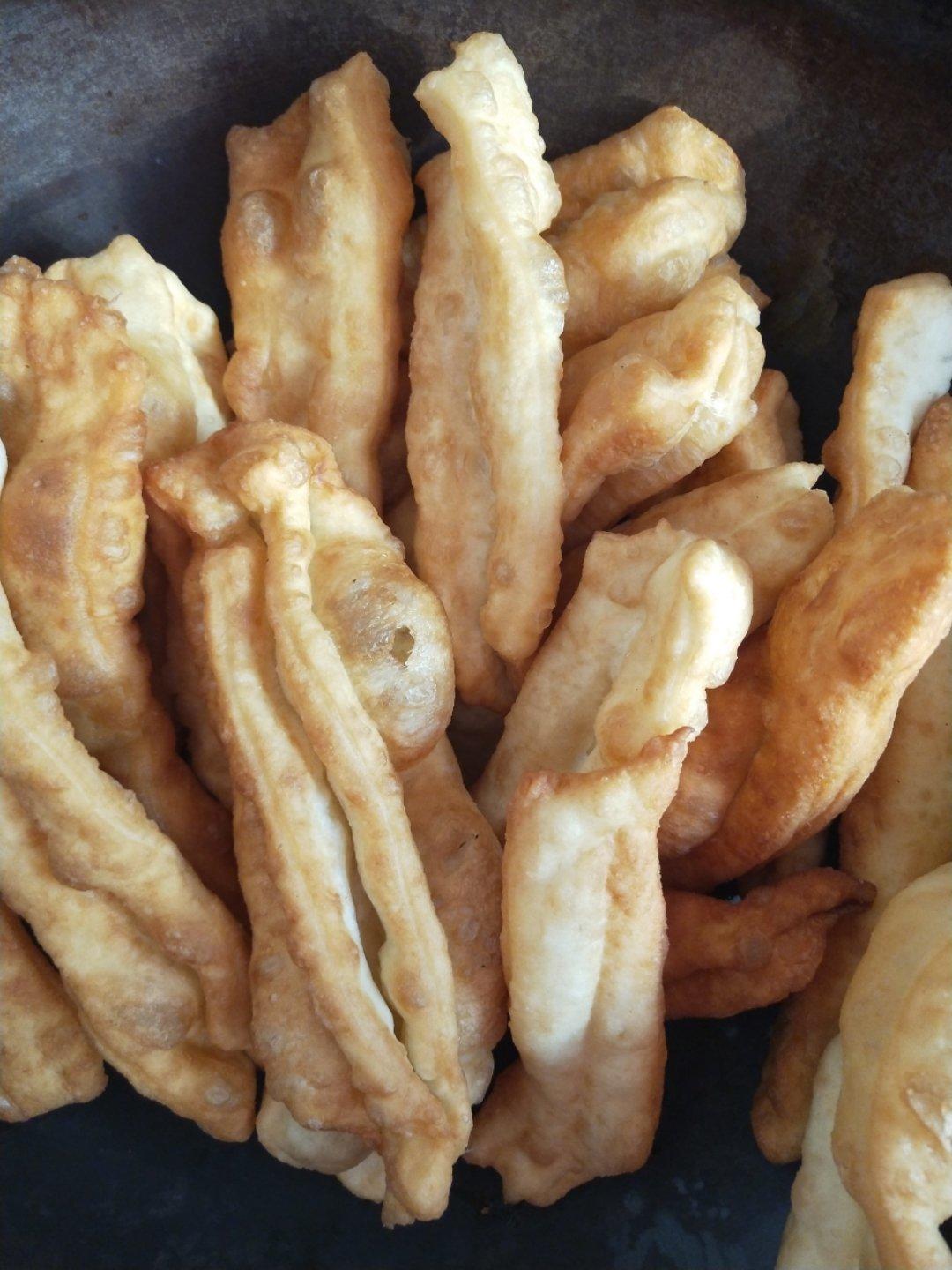 酥脆油条