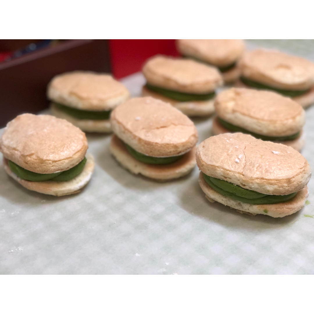 抹茶草莓夹馅达克瓦兹