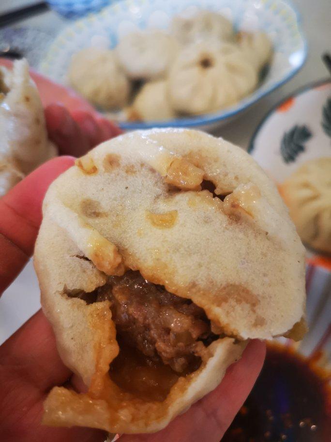 鲜美多汁的洋葱牛肉包子